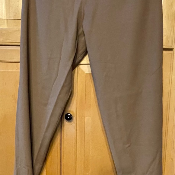 Woman’s Trouser - Picture 5 of 10